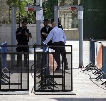 Israel Says Jerusalem Mosque Metal Detectors to Stay